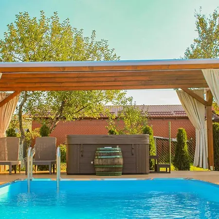 Willa Liptov Kasandra Vlachy